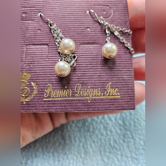 Premier Designs Faux Pearl Dangle Earrings, Silver, White, NIB - Picture 5 of 10